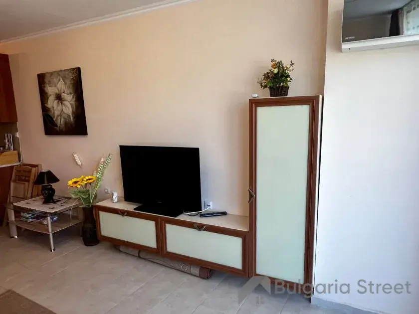 Telewizor i szafa