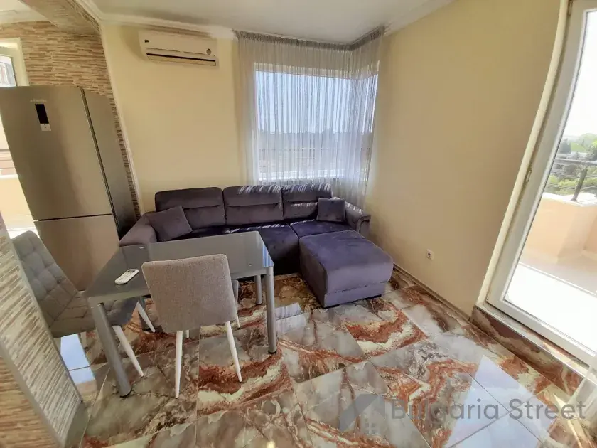 Sofa z pufami