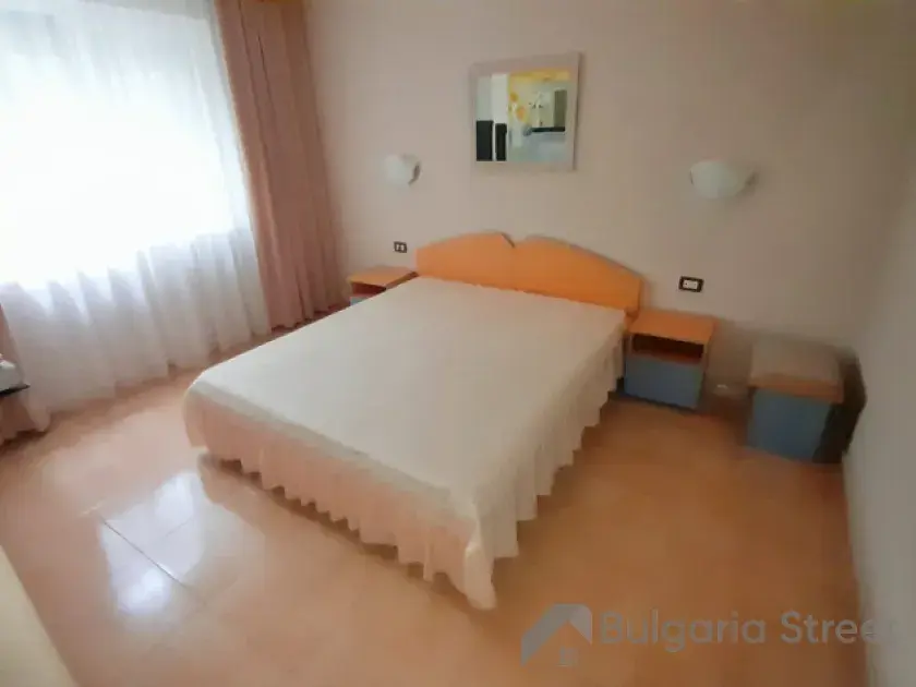 łóżko w sypialni