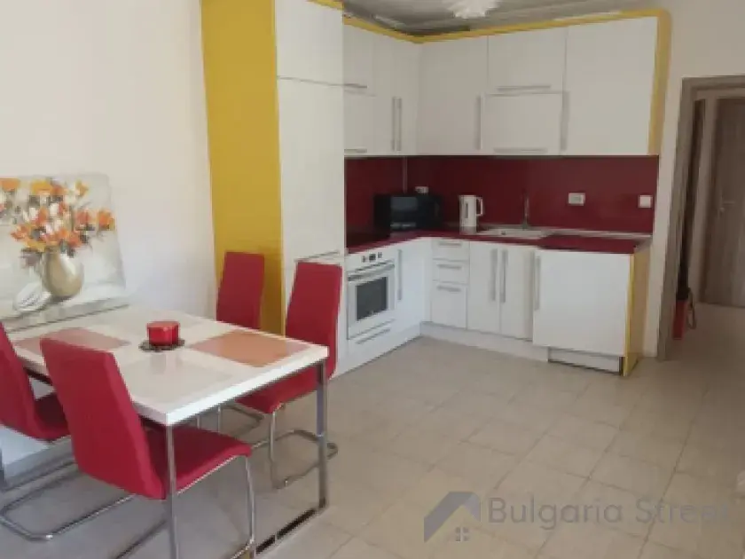 Kuchnia i stół jadalny w mieszkaniu