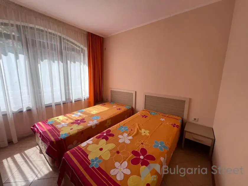 druga sypialnia z dwoma łóżkami