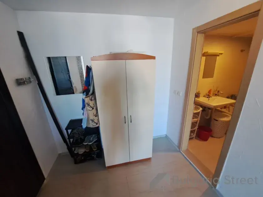szafa w przedpokoju