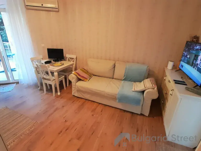 Telewizor i kanapa