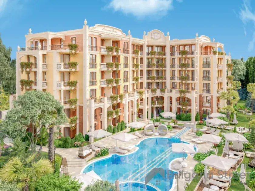 Basen i fasada kompleksu Harmony 4 Monte Carlo