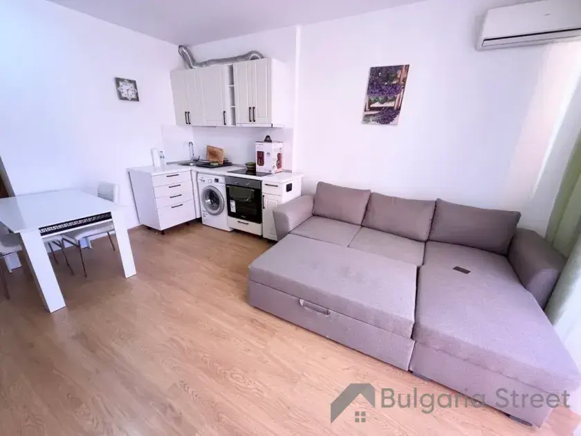 Duża sofa w mieszkaniu