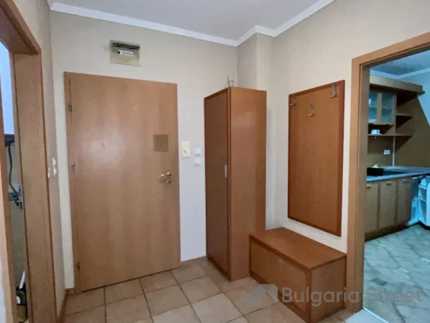 Przedpokój z szafą