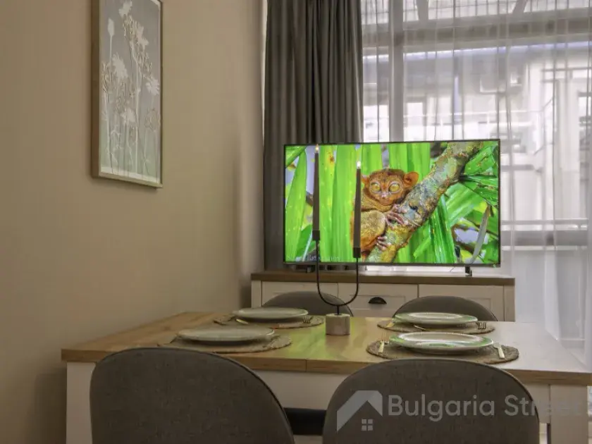 Stół i telewizor
