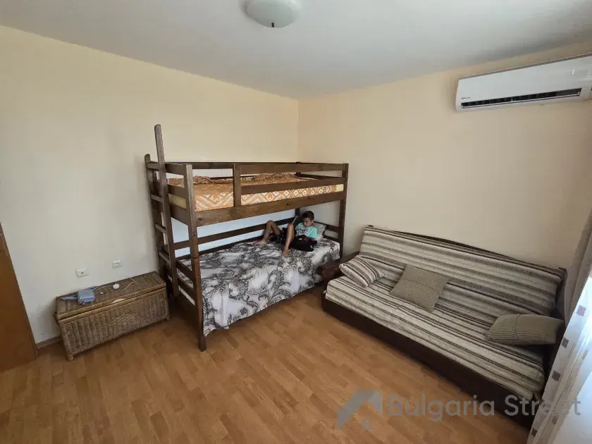łóżko w sypialni