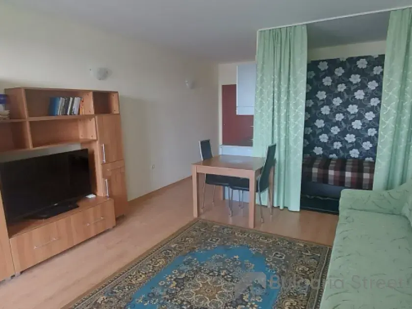 Telewizor i szafa