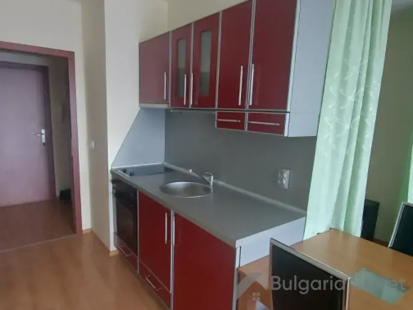 Zestaw kuchenny i stół jadalny