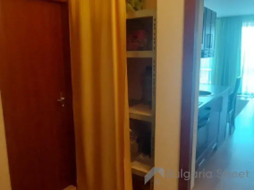 Przedpokój z szafą
