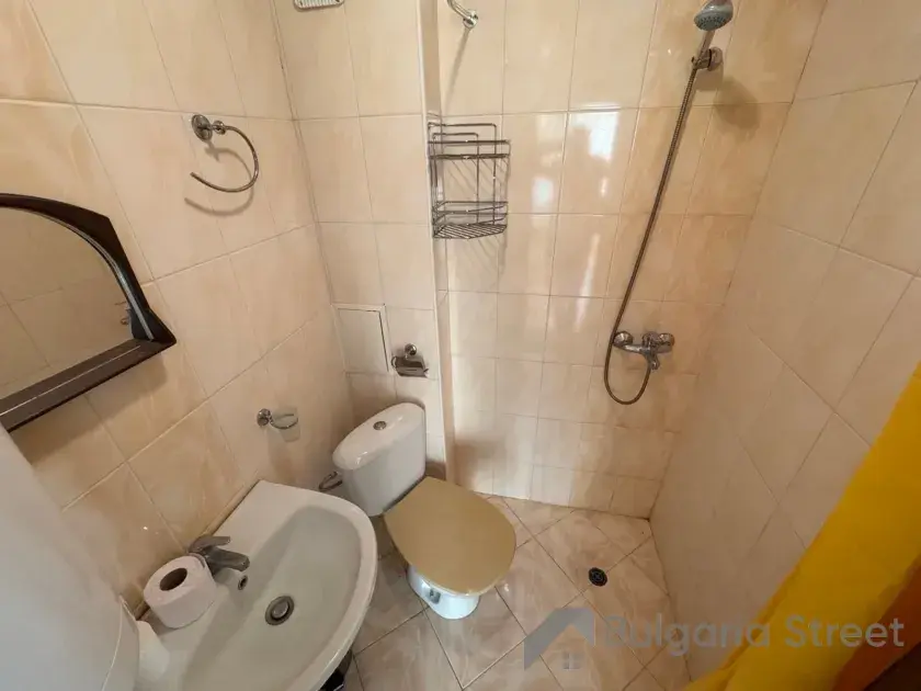 Studio/bathroom
