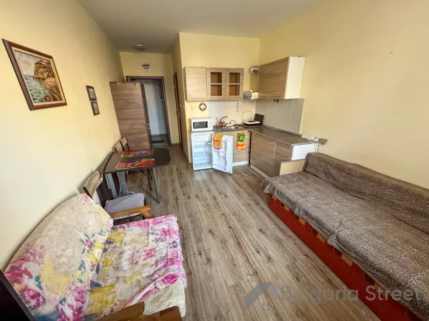 dwa sofy w pokoju