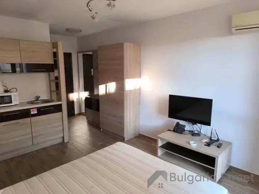 Studio: salon, kuchnia, sypialnia