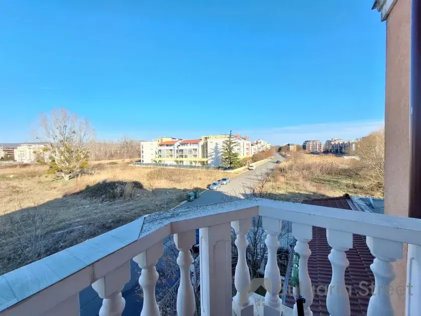 Widok na okolicę z tarasu mieszkania