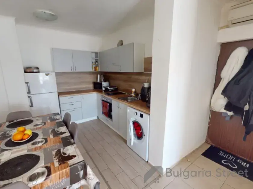 strefa jadalniana w pokoju