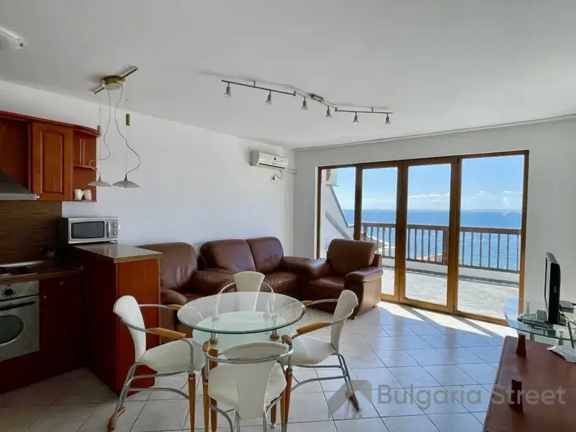 Salon z widokiem na morze