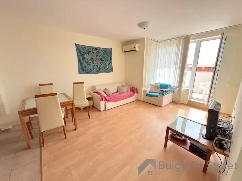 Salon z wyjściem na taras