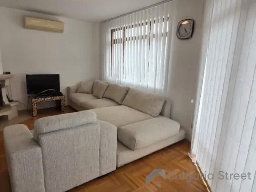 Sofa i telewizor