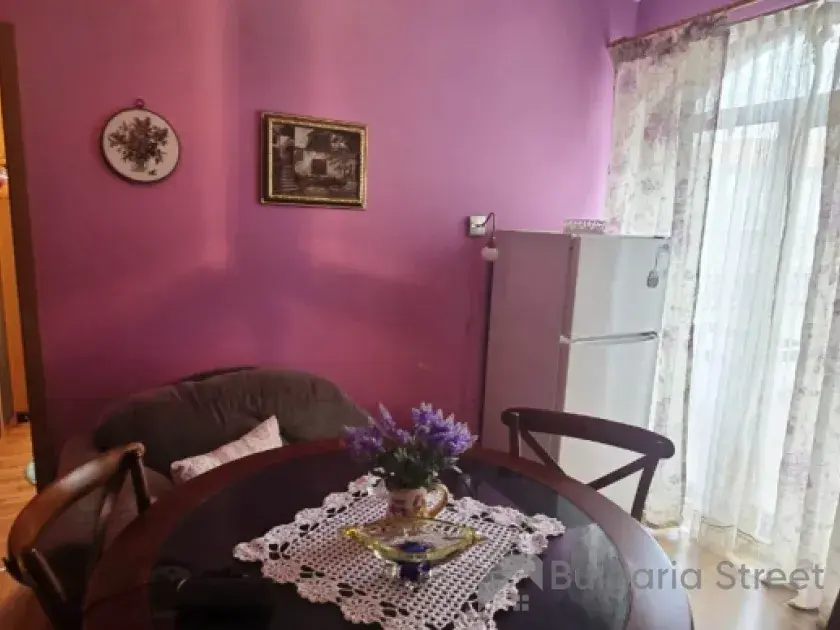 Stół z krzesełkami