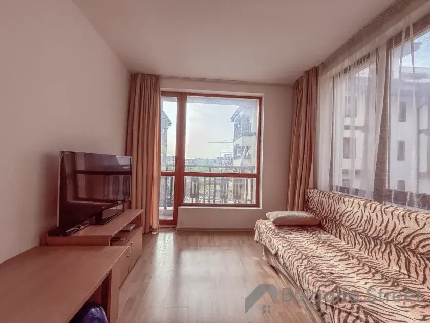 Telewizor i kanapa
