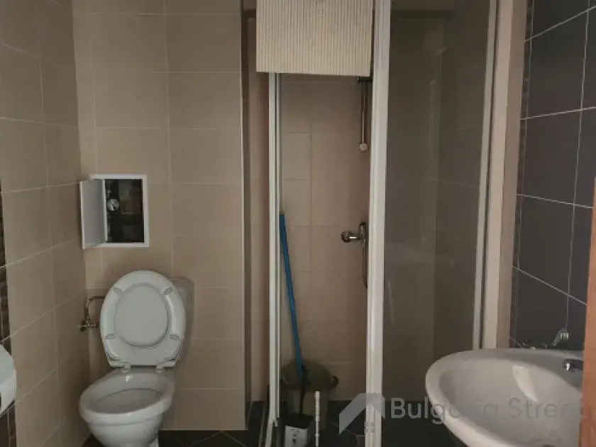 łazienka z kabiną prysznicową