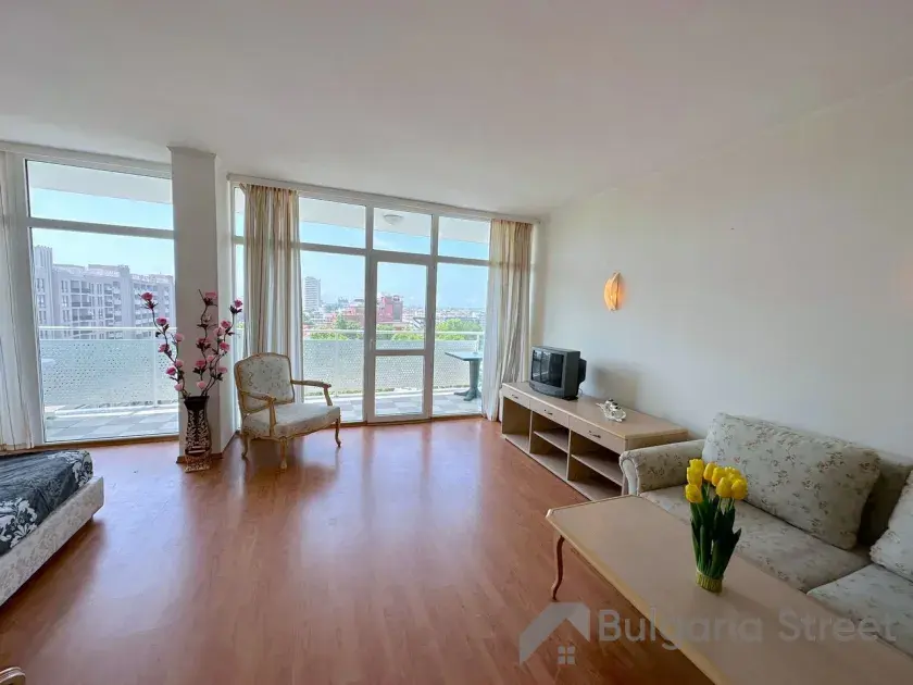 Nirvana Grand Hote| Apartament nad morzem: Salon, kuchnia