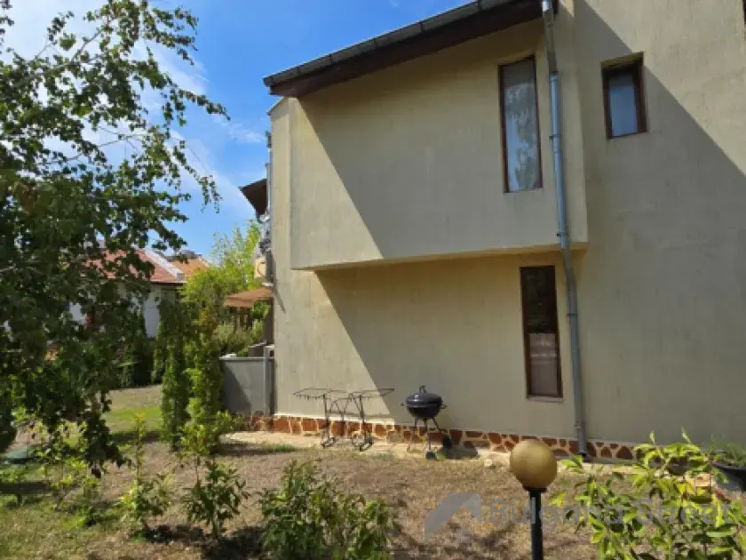 Widok domu z boku