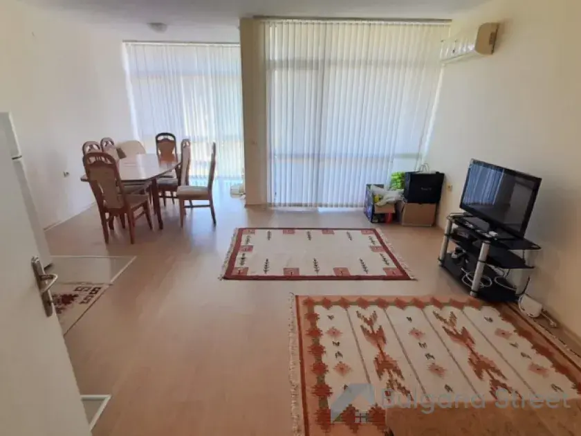 Telewizor i sofa