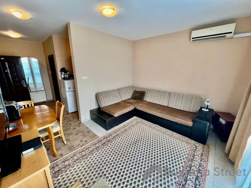 sofa w pokoju