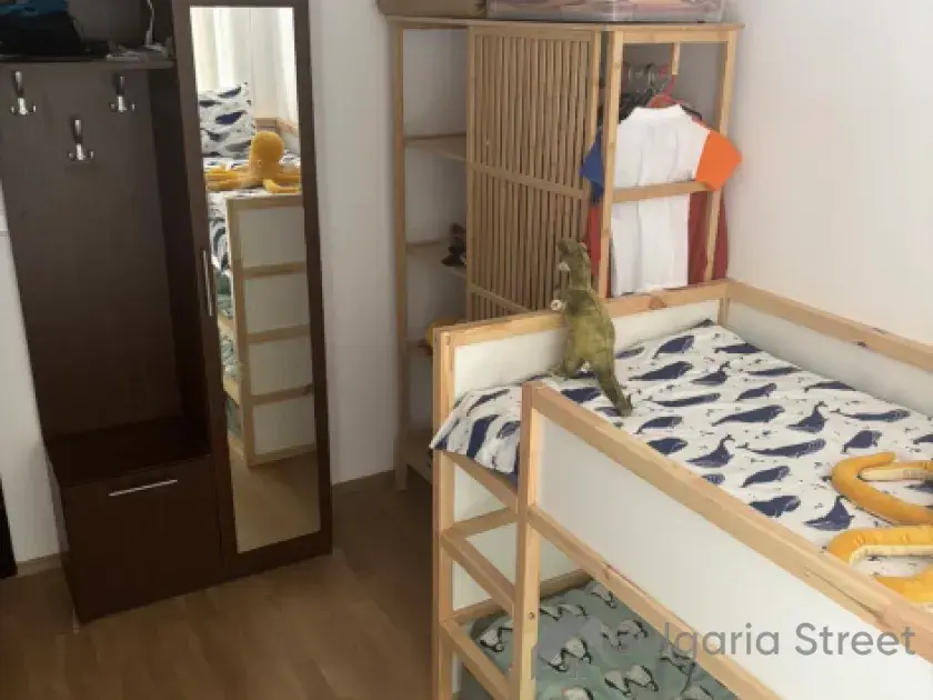 Łóżeczko dziecięce w sypialni