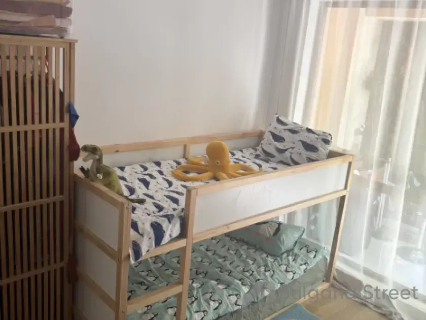 Łóżeczko dziecięce w sypialni