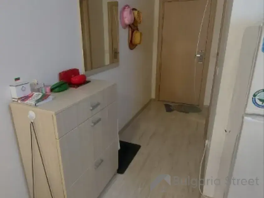 Szafka na buty w przedpokoju