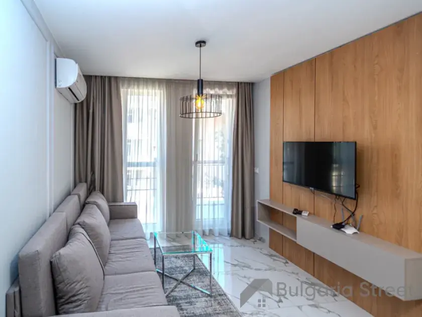 sofa i telewizor