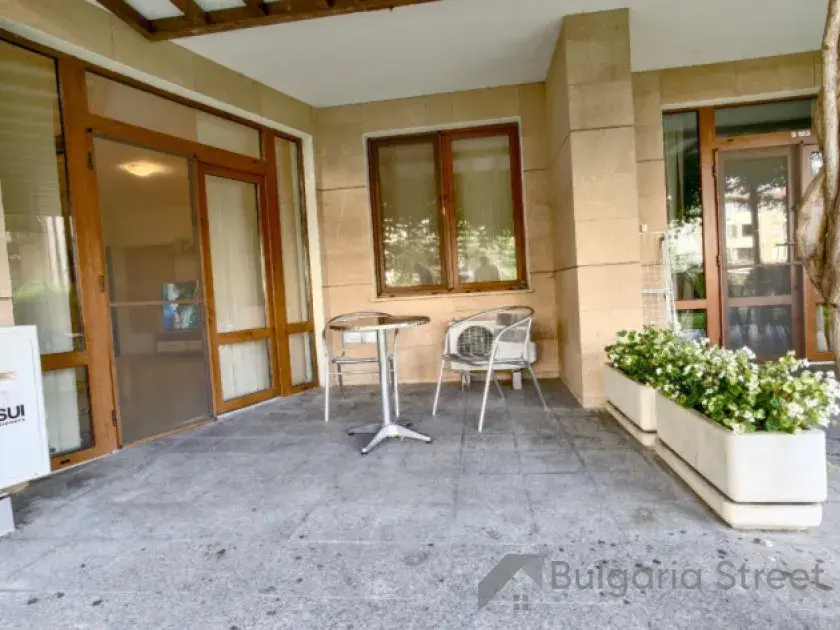 Balkon z kwiatami