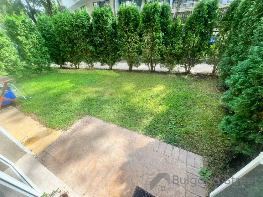 Dwupokojowy apartament z własnym zielonym ogródkiem