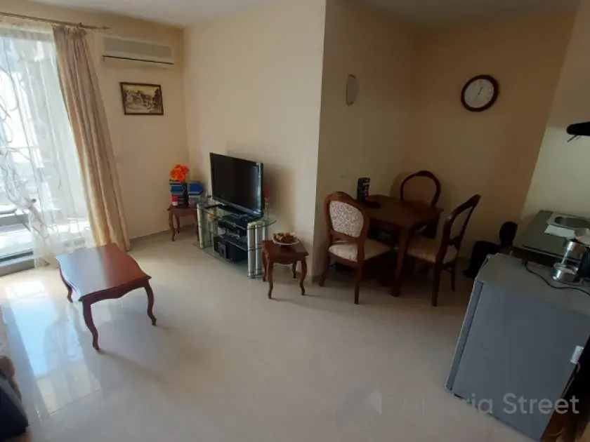 Telewizor stół i lodówka