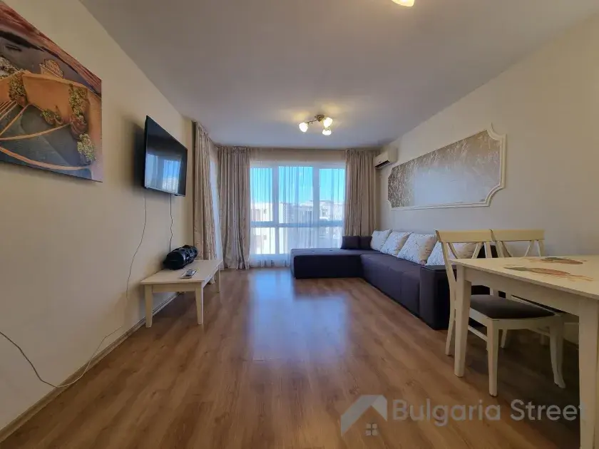 Flores Park | Trzypokojowe mieszkanie: Salon, kuchnia