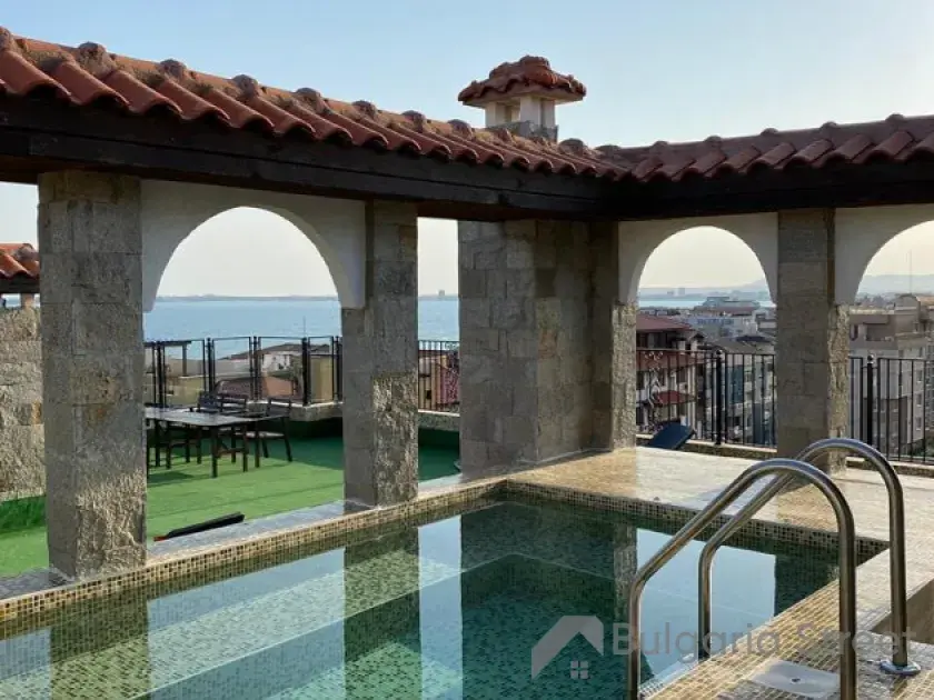 Marina Park | Kompleks mieszkaniowy z wyposażonym dachem, basenem i jacuzzi