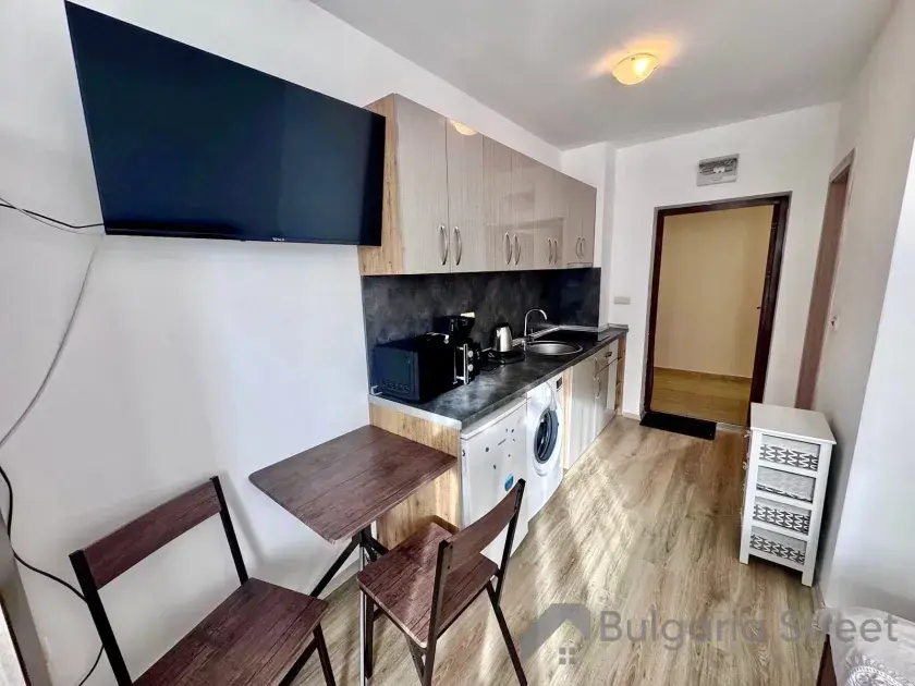 telewizor na ścianie