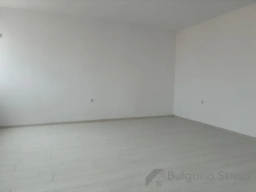 pokój bez mebli