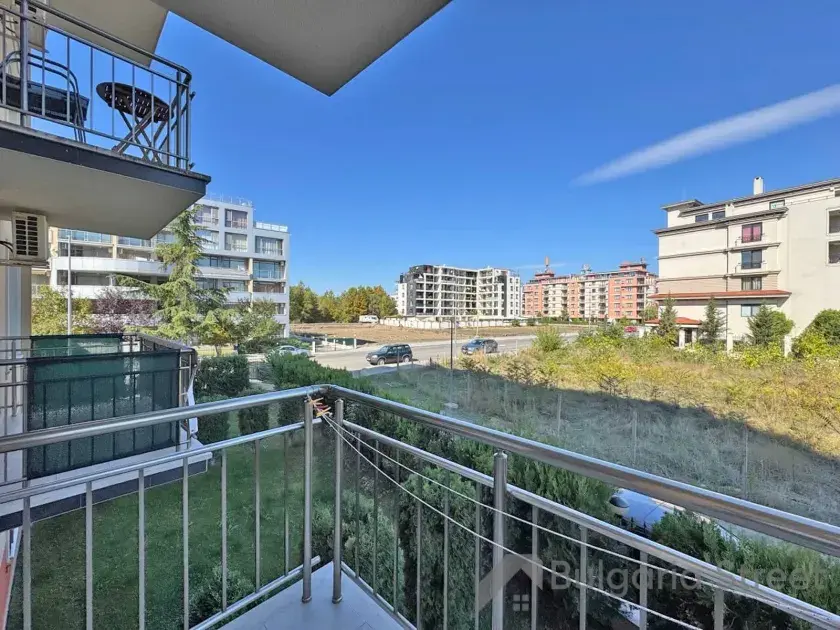 balkon z widokiem na miasto