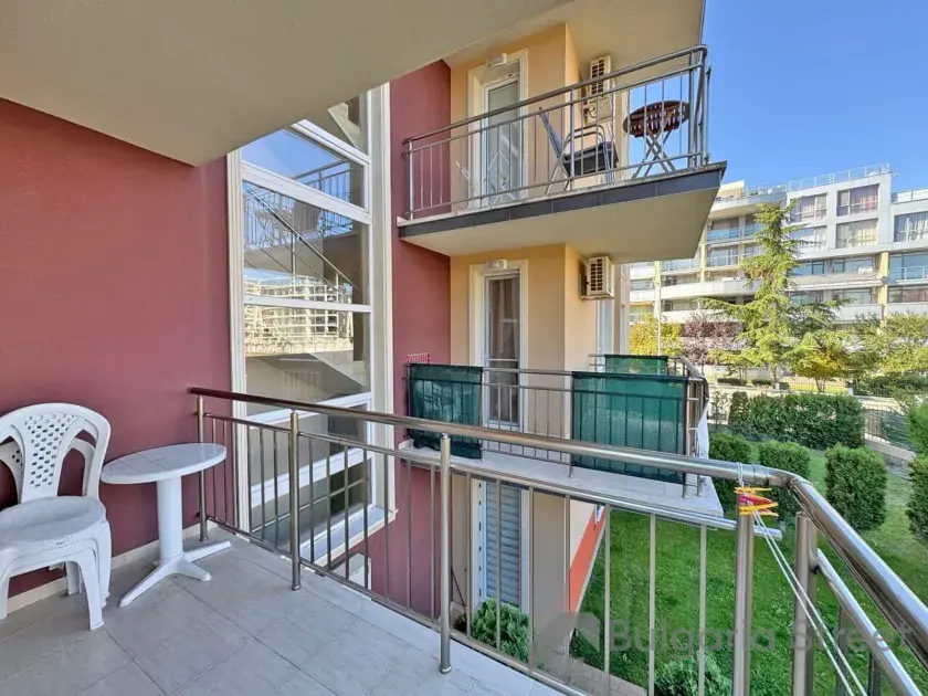balkon z widokiem na miasto