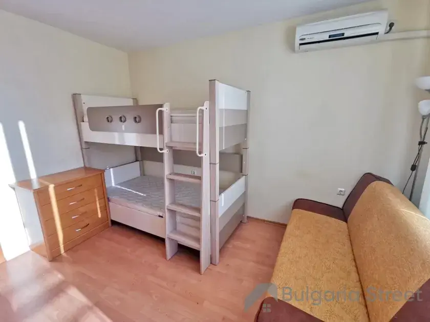 Łóżko piętrowe i sofa