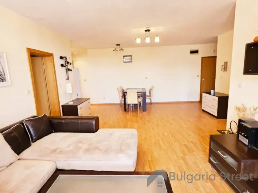 Sofa i kuchnia
