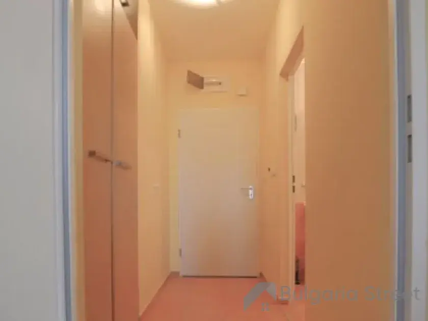 Przedpokój z szafą