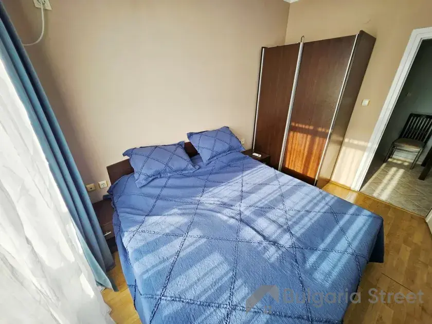 Łóżko szafa w sypialni