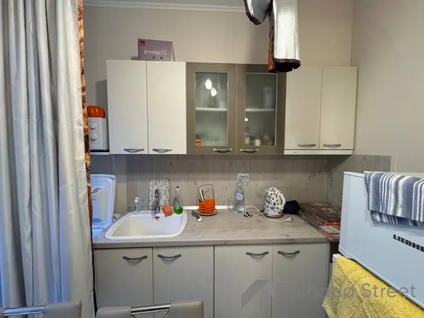Venera Palace | Studio z podziałem na strefy: kuchnia, salon i sypialnia