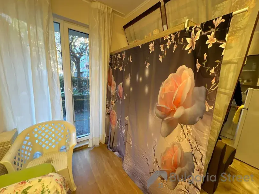 Venera Palace | Studio z podziałem na strefy: kuchnia, salon i sypialnia