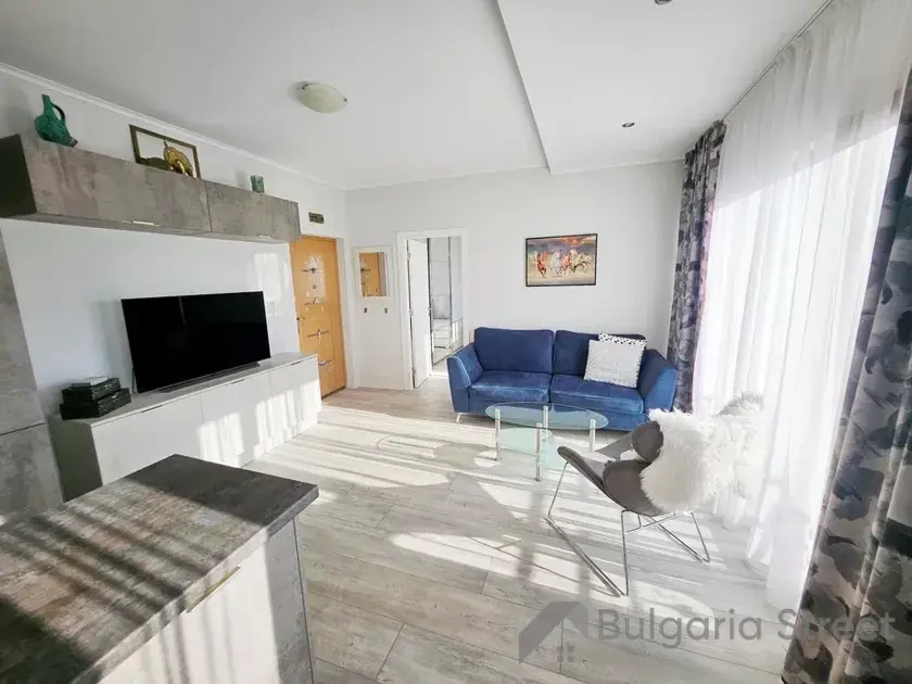 Telewizor i sofa